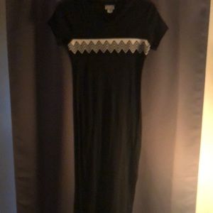 Form fitting black & white Maxi!